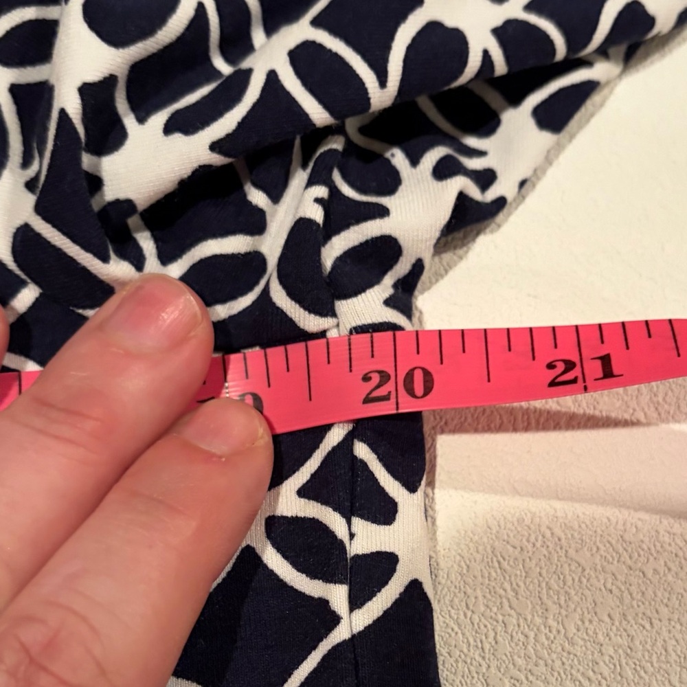 Ann Taylor Factory Navy White Geometric Print Top Large 3/4 Sleeve - Picture 5 of 6